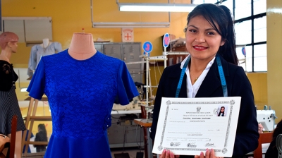 Sector Educaci&oacute;n entrega t&iacute;tulos a egresados de Cetpro de Pucallpa